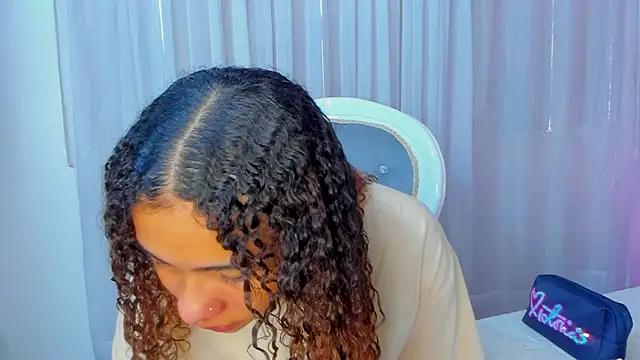 Snapshot of Emma_Carteer chatting on 10-25-25, 03:07 Emma Carteer online show from 10-25-25, 03:07