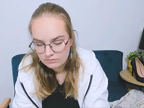 AliceCrazy69 online show from 11-25-25, 04:29