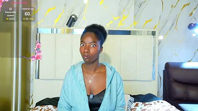 Snapshot of katia_green1 chatting on 03-12-26, 12:33 katia green1 online show from 03-12-26, 12:33