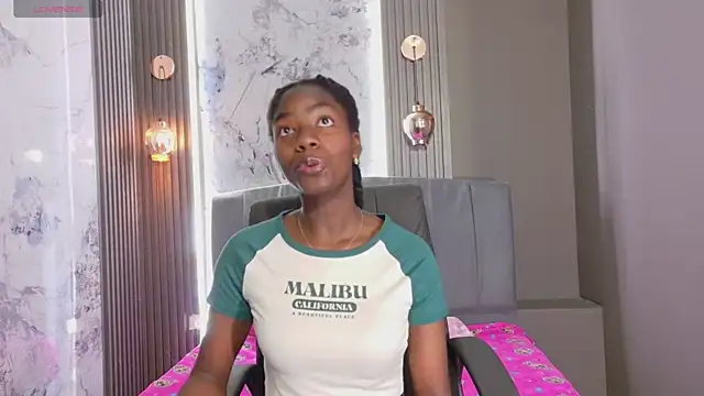 Snapshot of katia_green1 chatting on 03-17-26, 12:19 katia green1 online show from 03-17-26, 12:19