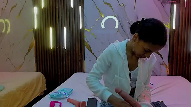 VictoriaDuart online show from 12-15-25, 08:46