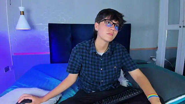 Tsuki Maru online show from 09-18-25, 08:33