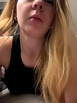 ellieen online show from 10-31-25, 10:55