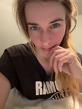 ellieen online show from 11-18-25, 10:47