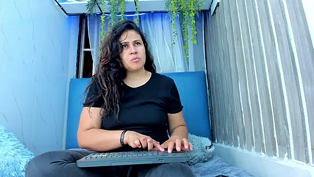 Snapshot of Jessybrownn chatting on 09-13-25, 04:34 Jessybrownn online show from 09-13-25, 04:34