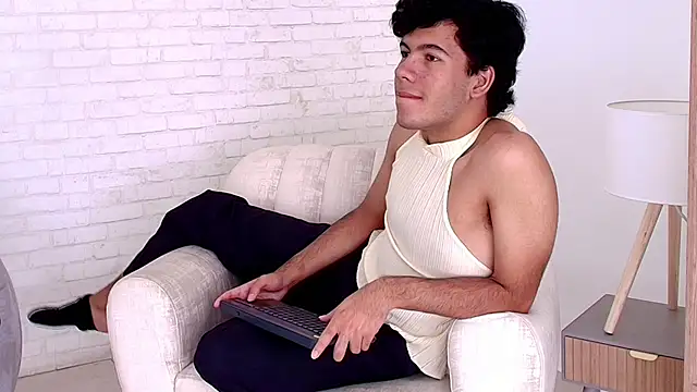 Snapshot of E_R_O_S_ chatting on 09-30-25, 01:05 E R O S online show from 09-30-25, 01:05