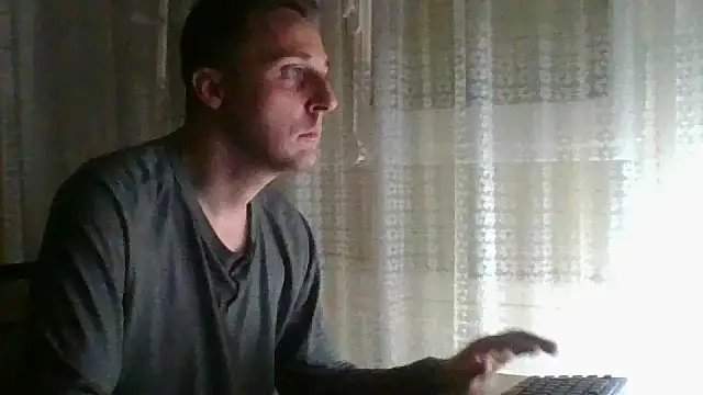 Snapshot of dani878879 chatting on 10-31-25, 08:04 dani878879 online show from 10-31-25, 08:04