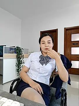 Snapshot of bingxin- chatting on 10-16-25, 04:57 bingxin- online show from 10-16-25, 04:57