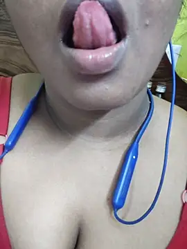 Snapshot of Tamil_Kaamini_Times chatting on 11-04-25, 01:54 Tamil Kaamini Times online show from 11-04-25, 01:54