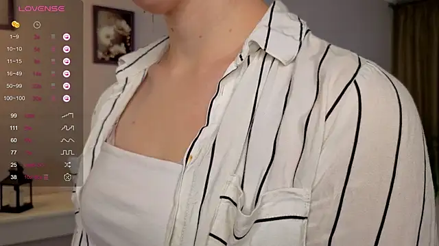 Snapshot of JuliannaWenger chatting on 09-14-25, 05:23 JuliannaWenger online show from 09-14-25, 05:23