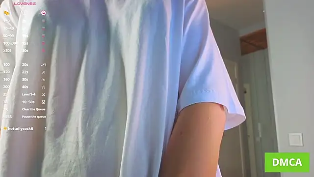 Snapshot of JuliannaWenger chatting on 10-29-25, 07:15 JuliannaWenger online show from 10-29-25, 07:15