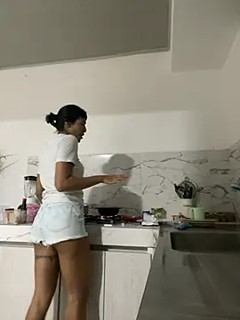 Amberdecolombia online show from 02-23-26, 04:21