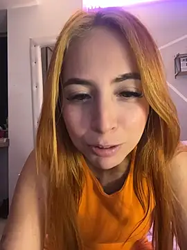 Snapshot of Little_ginger chatting on 10-21-25, 02:34 Little ginger online show from 10-21-25, 02:34
