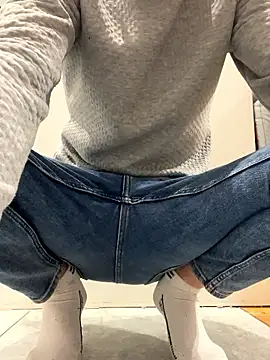 Snapshot of bmwe71 chatting on 01-17-26, 05:16 bmwe71 online show from 01-17-26, 05:16