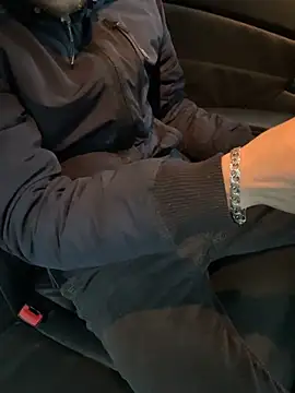 Snapshot of bmwe71 chatting on 02-12-26, 02:56 bmwe71 online show from 02-12-26, 02:56