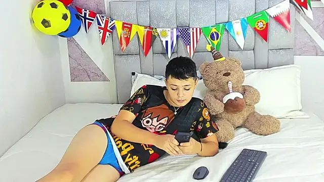 christopher Hot online show from 06-24-26, 08:52
