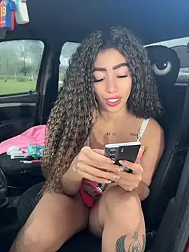Snapshot of roxyrougee chatting on 05-15-26, 11:17 roxyrougee online show from 05-15-26, 11:17