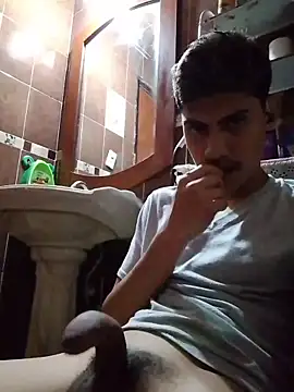 aispuro8505 online show from 03-12-26, 07:14