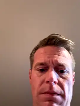 Snapshot of DILFiGuess11 chatting on 10-21-25, 09:04 DILFiGuess11 online show from 10-21-25, 09:04