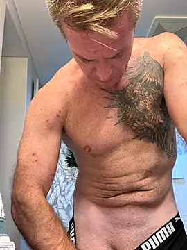 Snapshot of DILFiGuess11 chatting on 10-24-25, 02:13 DILFiGuess11 online show from 10-24-25, 02:13