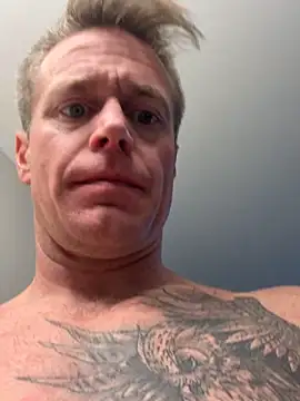 Snapshot of DILFiGuess11 chatting on 10-28-25, 04:38 DILFiGuess11 online show from 10-28-25, 04:38