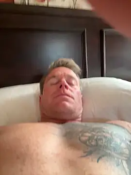 Snapshot of DILFiGuess11 chatting on 10-28-25, 07:38 DILFiGuess11 online show from 10-28-25, 07:38