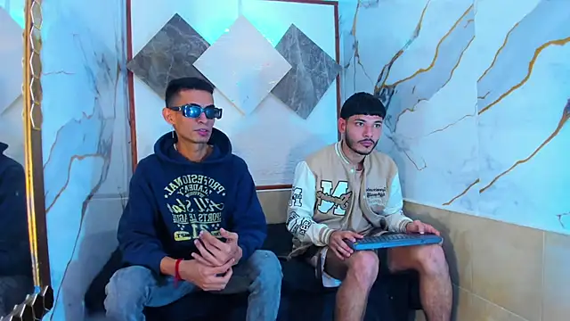 Snapshot of Golldens_Dreamss chatting on 10-15-25, 07:58 Golldens Dreamss online show from 10-15-25, 07:58