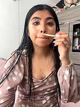 Snapshot of DianeSuns_ chatting on 12-21-25, 06:59 DianeSuns online show from 12-21-25, 06:59