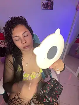 Snapshot of ViolettaMiller_ chatting on 09-15-25, 01:22 ViolettaMiller online show from 09-15-25, 01:22