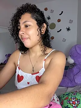 Snapshot of ViolettaMiller_ chatting on 10-18-25, 01:30 ViolettaMiller online show from 10-18-25, 01:30