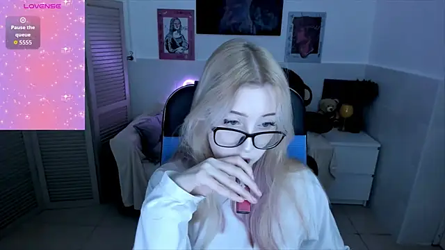 Snapshot of RubyBennett chatting on 10-01-25, 07:03 RubyBennett online show from 10-01-25, 07:03
