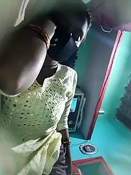 Snapshot of posewith chatting on 10-16-25, 10:44 posewith online show from 10-16-25, 10:44