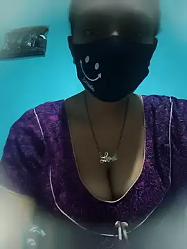 Snapshot of posewith chatting on 10-22-25, 08:52 posewith online show from 10-22-25, 08:52