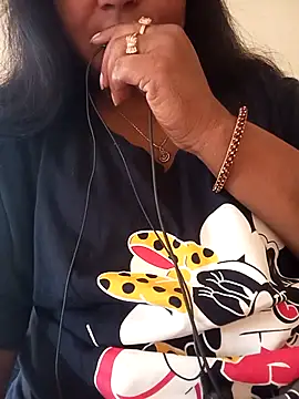 Snapshot of Alina-khan chatting on 10-27-25, 05:55 Alina-khan online show from 10-27-25, 05:55