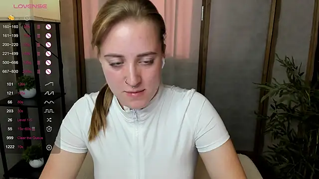 Snapshot of Alice_Cire chatting on 10-20-25, 09:43 Alice Cire online show from 10-20-25, 09:43