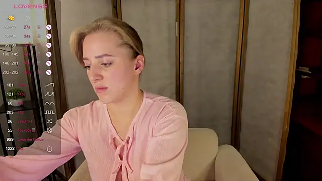 Snapshot of Alice_Cire chatting on 11-16-25, 02:44 Alice Cire online show from 11-16-25, 02:44