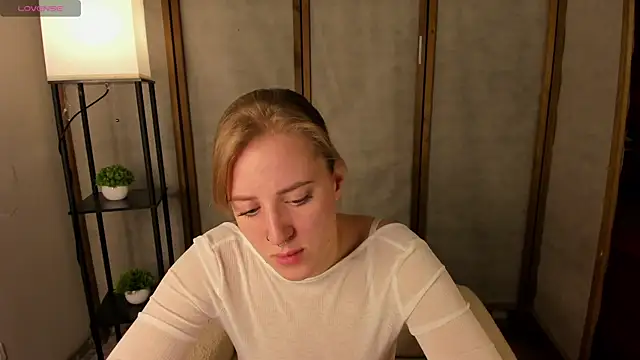 Snapshot of Alice_Cire chatting on 11-17-25, 02:56 Alice Cire online show from 11-17-25, 02:56