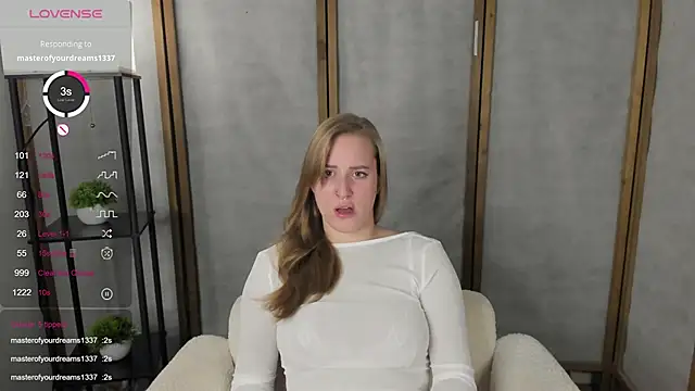 Snapshot of Alice_Cire chatting on 11-21-25, 01:43 Alice Cire online show from 11-21-25, 01:43