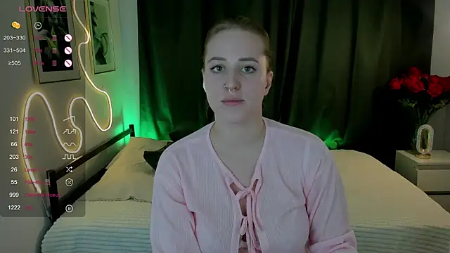 Snapshot of Alice_Cire chatting on 11-22-25, 03:00 Alice Cire online show from 11-22-25, 03:00