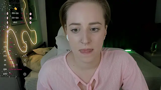 Snapshot of Alice_Cire chatting on 12-14-25, 05:07 Alice Cire online show from 12-14-25, 05:07