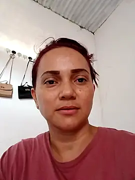 Snapshot of Amanda39 chatting on 09-10-25, 09:15 Amanda39 online show from 09-10-25, 09:15