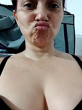 Snapshot of Amanda39 chatting on 09-12-25, 06:52 Amanda39 online show from 09-12-25, 06:52