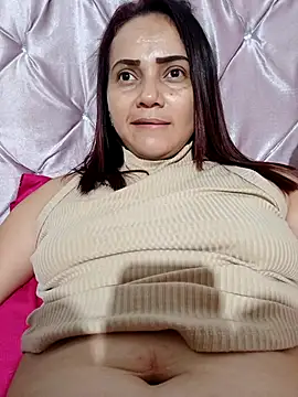 Snapshot of Amanda39 chatting on 09-28-25, 11:21 Amanda39 online show from 09-28-25, 11:21