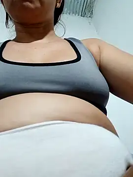 Snapshot of Amanda39 chatting on 10-03-25, 08:28 Amanda39 online show from 10-03-25, 08:28