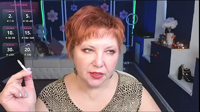 Snapshot of Kira_Kenett chatting on 10-10-25, 11:20 Kira Kenett online show from 10-10-25, 11:20
