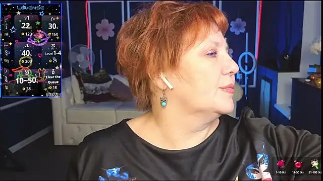 Snapshot of Kira_Kenett chatting on 10-15-25, 08:36 Kira Kenett online show from 10-15-25, 08:36