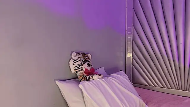 HatsaJones online show from 05-24-26, 04:17