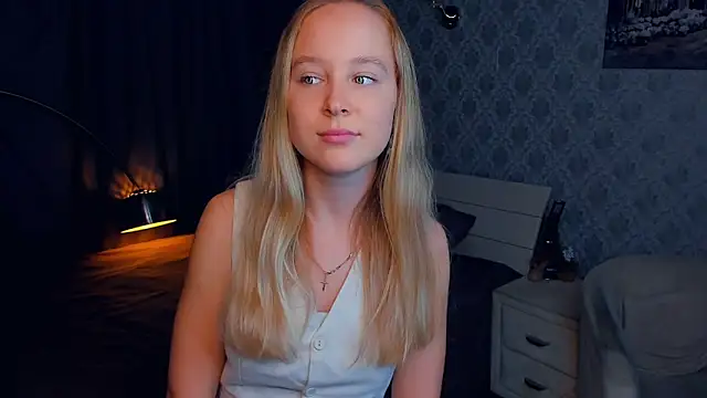 Snapshot of SoonMoor chatting on 09-08-25, 06:18 SoonMoor online show from 09-08-25, 06:18