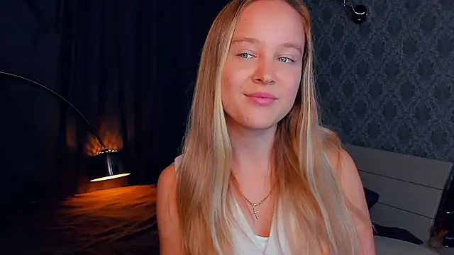 Snapshot of SoonMoor chatting on 09-09-25, 06:07 SoonMoor online show from 09-09-25, 06:07