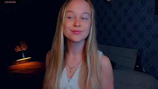 Snapshot of SoonMoor chatting on 09-14-25, 06:18 SoonMoor online show from 09-14-25, 06:18